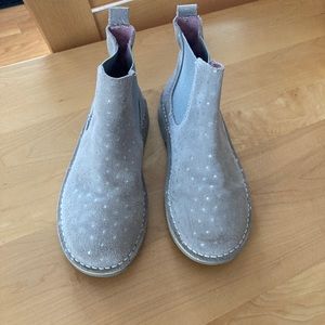 Girl booties size 1 or Euro 32  (Made in Spain)
